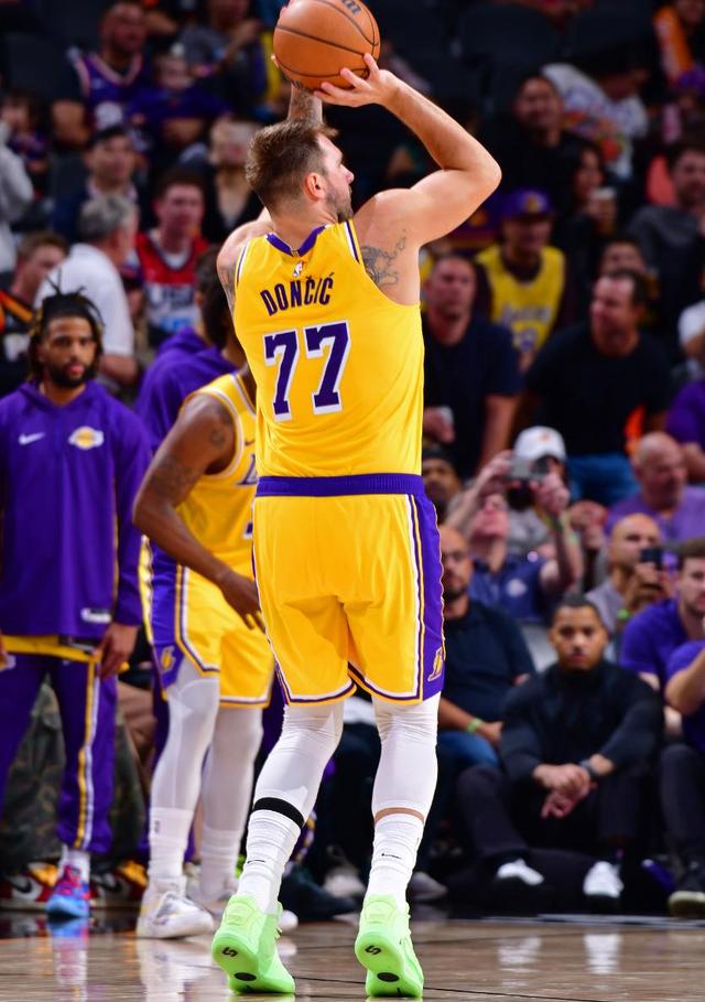 清晨NBA总决赛焦点战；达拉斯独行侠内部沟通；球迷炸锅；年轻球员得到机会的简单介绍-九游体育下载