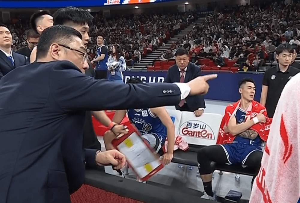 里程碑夜！波特兰开拓者门线救险；CBA季后赛清晨刷纪录；球迷炸锅；团队化学反应显著-九游体育官网